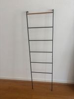 Deko-Leiter / Handtuchleiter, schwarzes Metall mit Holzspros