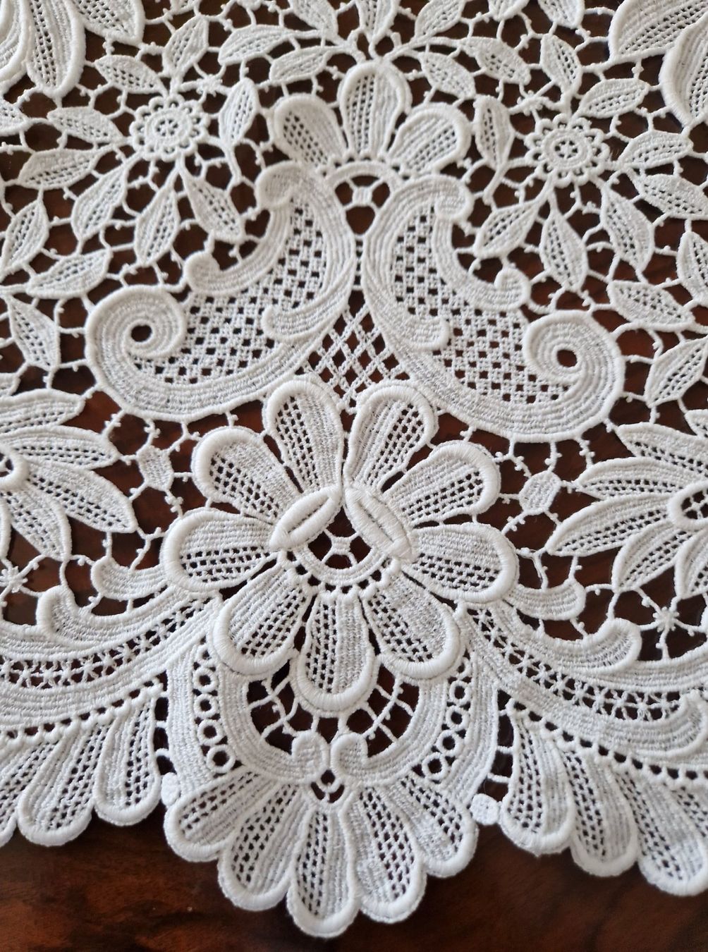 Sonstige Tischwäsche: Plauener Spitze Tischdecke  Dm 85cm – Neu (gemäss Beschreibung) aus Bern von Antikbatik 3