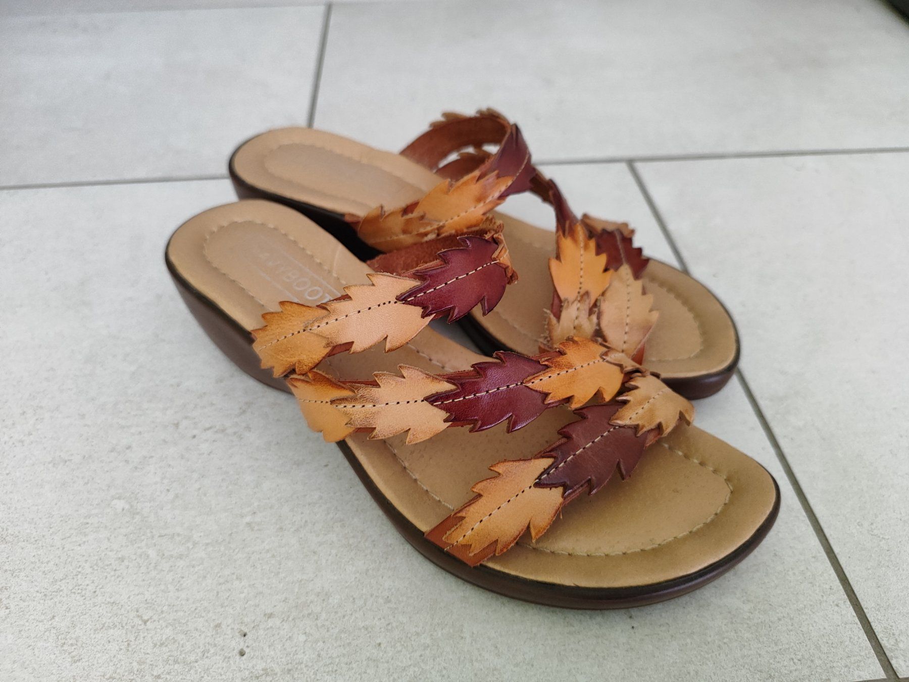 Navyboot Chaussures femmes: schöne Navyboot Sandalen Blattmuster Gr. 37 – D'occasion à Seon par Mandes1
