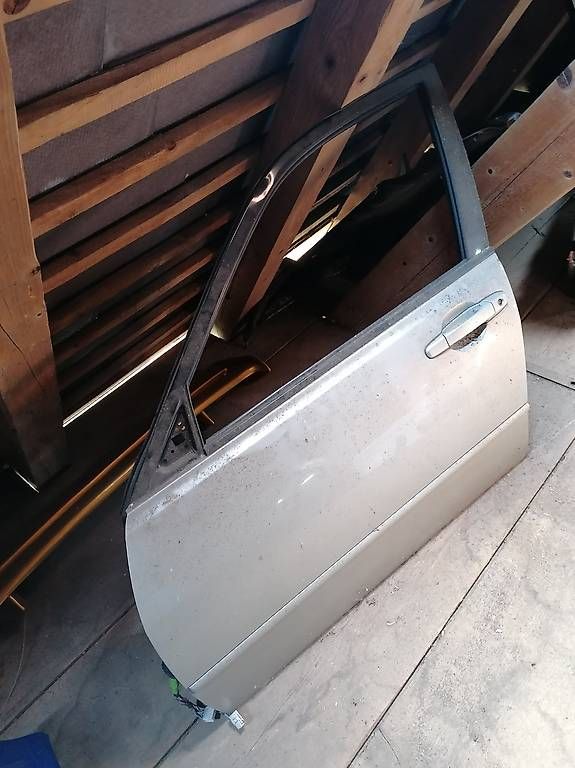 Tutti pezzi di ricambio auto: Lexus IS200 Tür vorne links – Usato da Leimiswil venduto da daniel_27