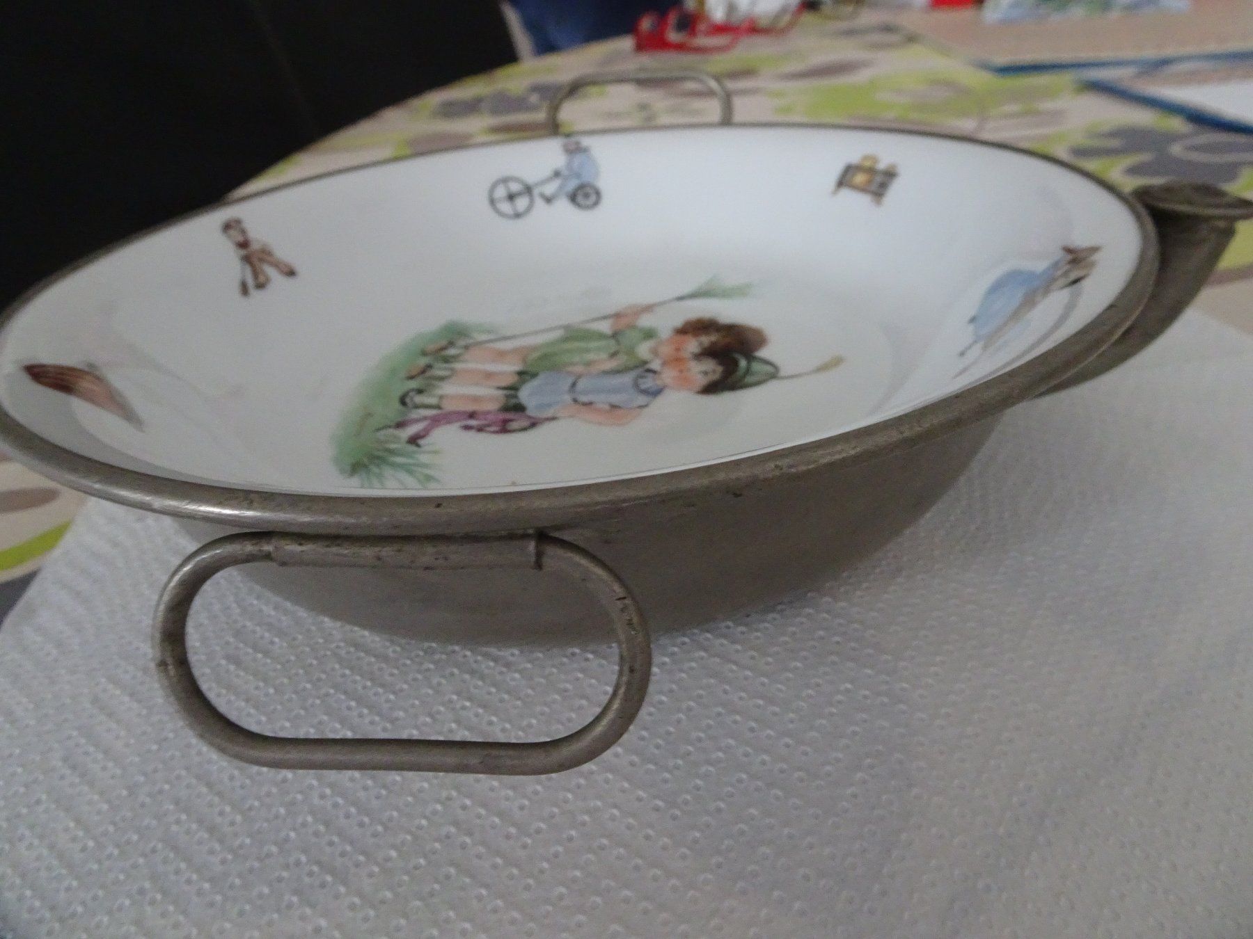 Assiettes: Kinderteller mit Wasserbad – D'occasion à Birr par habicht414 1