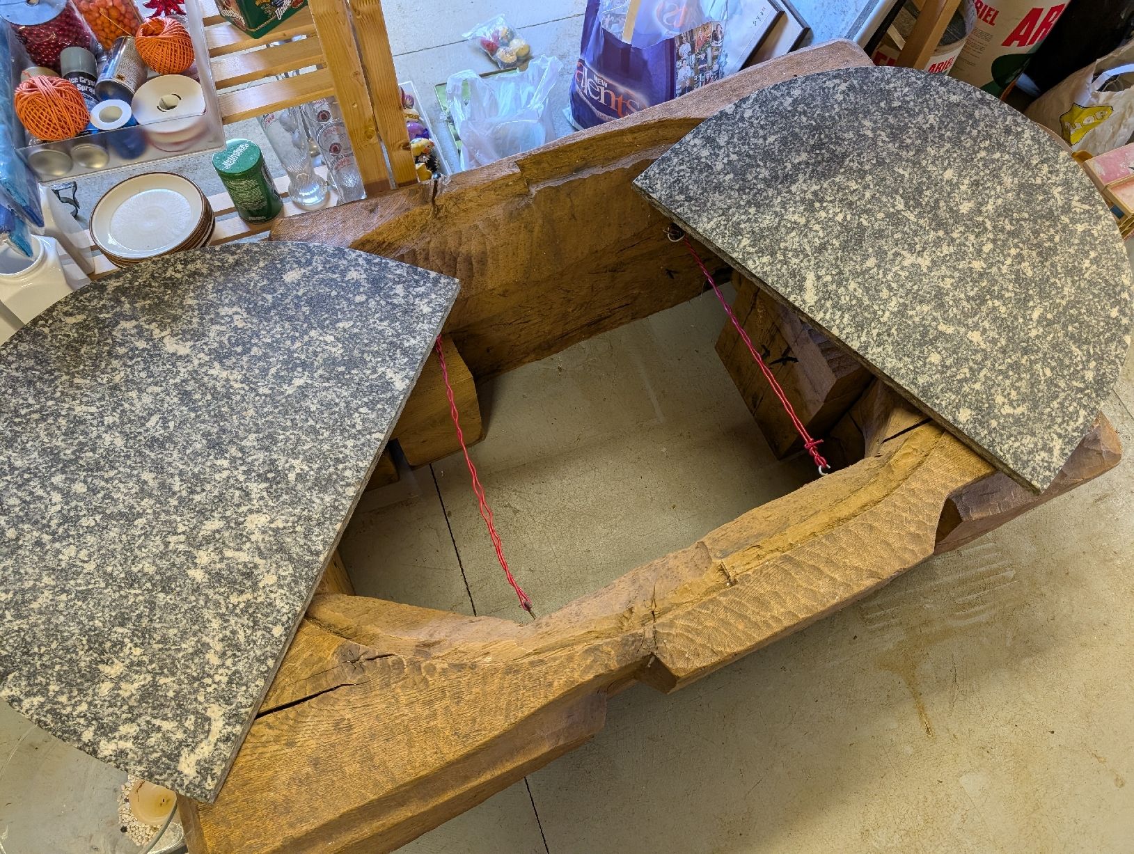 Tavoli: Massiver Holztisch mit Granitplatte – Usato da Vilters venduto da tha-tha 5