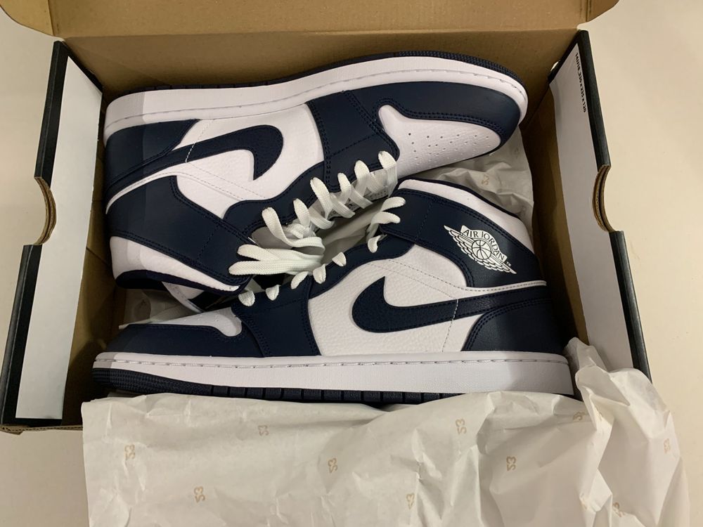 Neues paar Nike Air Jordan 1 Mid (Neu und originalverpackt) in Wollerau ...