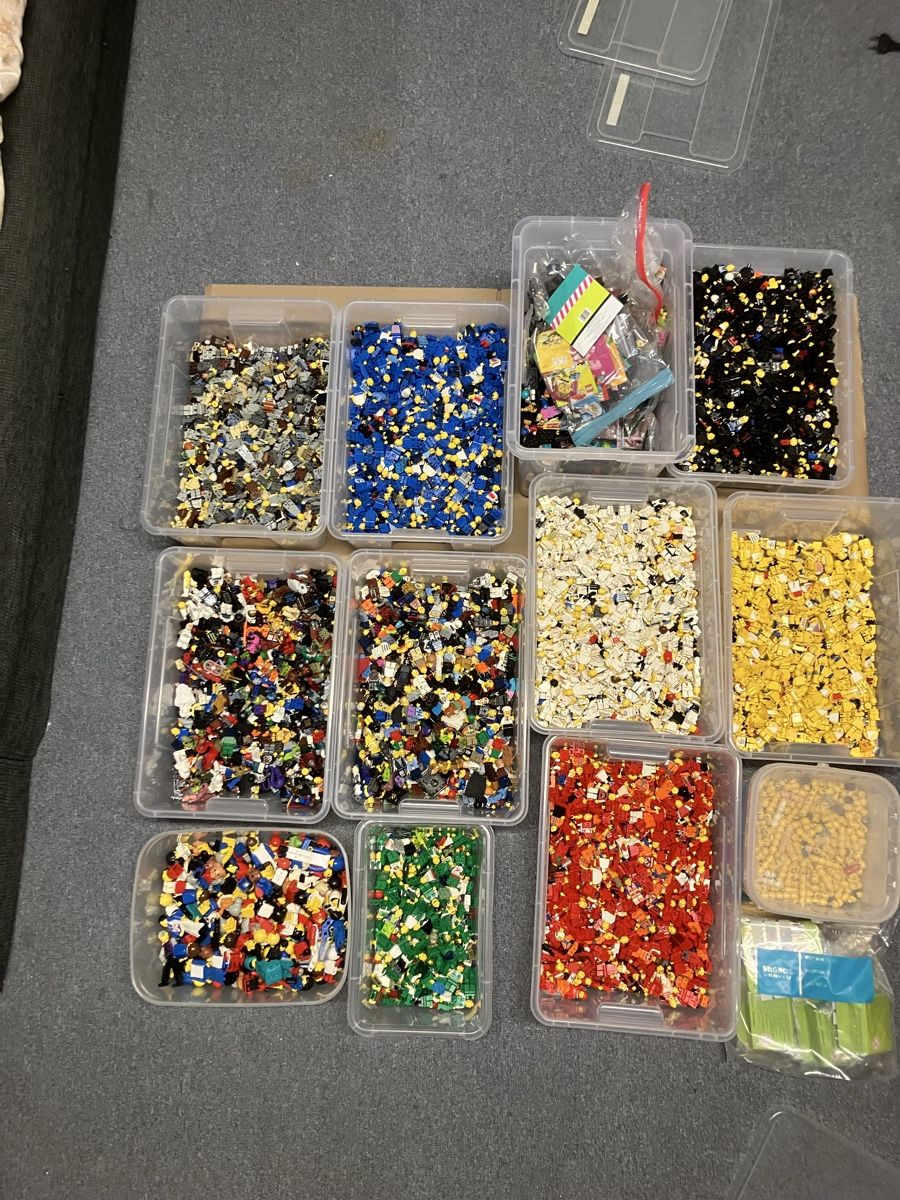 Lego Kit di costruzioni: Ca. 7000-7500 Lego Figuren – Usato da Luzern venduto da windundsichtschutz 5