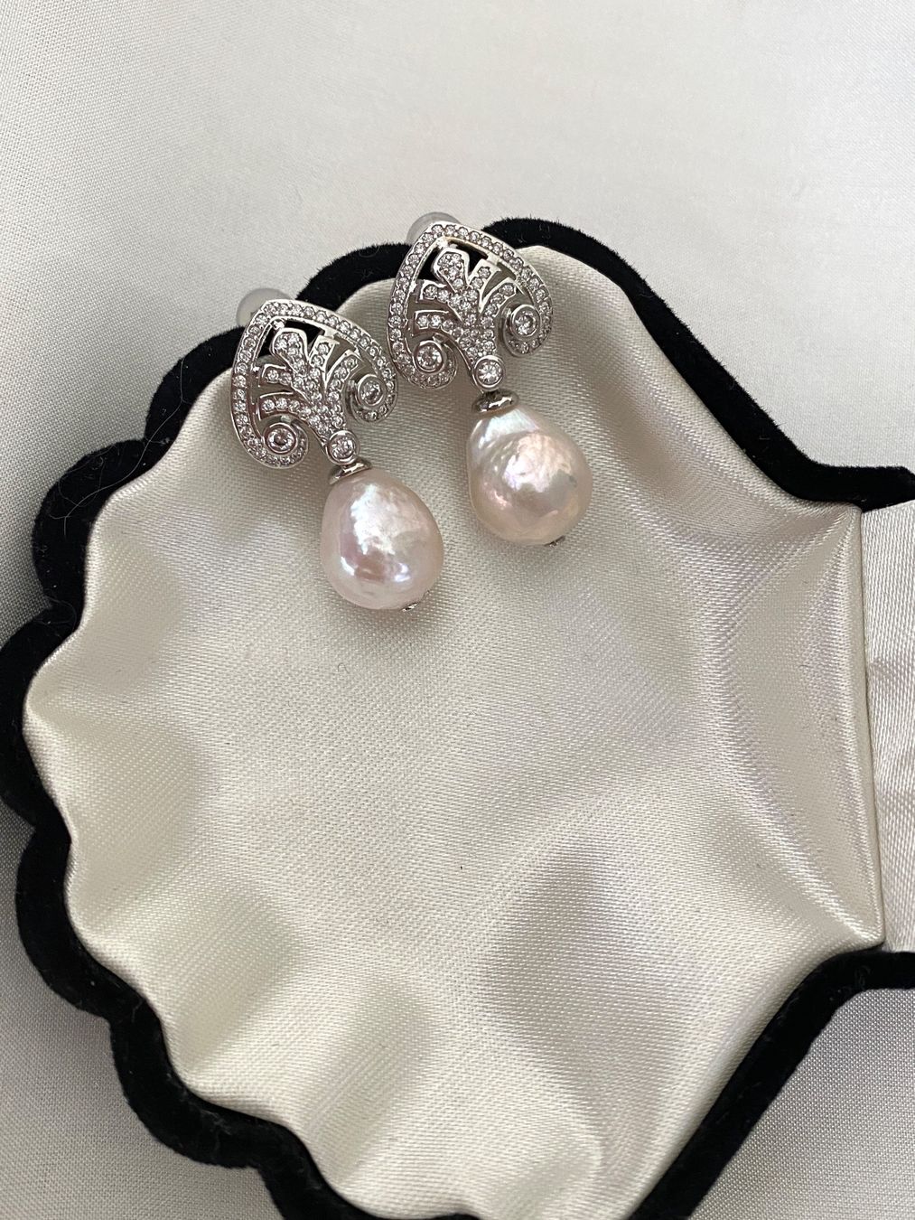 Boucles d'oreille: Barock Süsswasserperlen Ohrringe echte – Neuf avec emballage d'origine à Sarnen par catnini