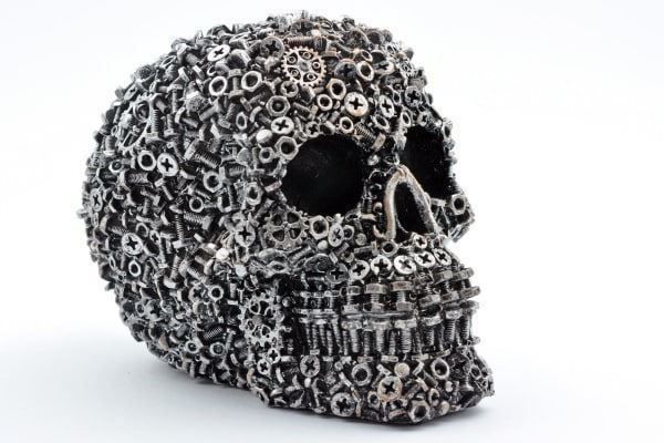Skulpturen & Statuen: SchraubenSchädel cooles Dekor aus Resin – Neu und originalverpackt aus Wittenbach von rbstore