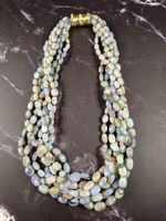 Collier ancien à plusieurs rangs d’opales naturelles