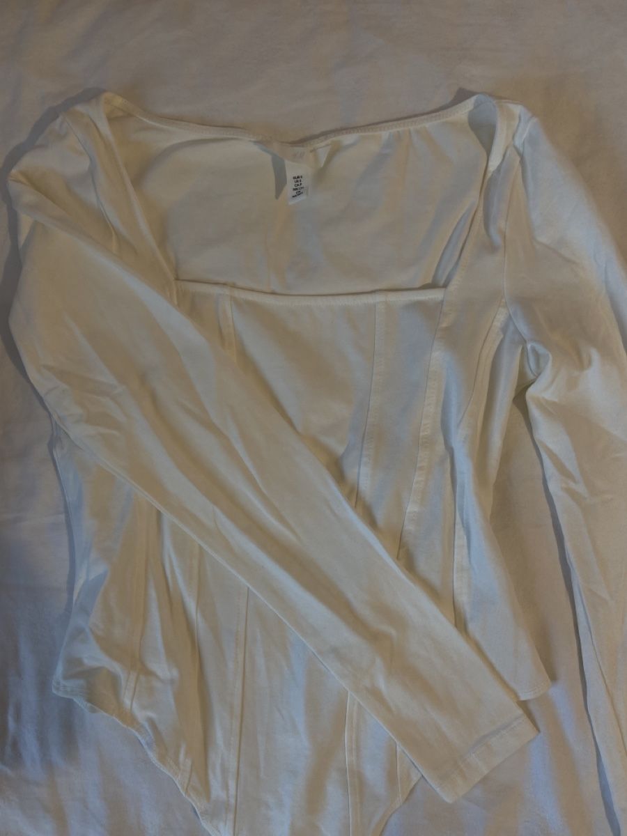 H&M Top: Body blanc cassé h&m – Nuovo (secondo la descrizione) da Chêne-Bougeries venduto da sor_9rzp 2