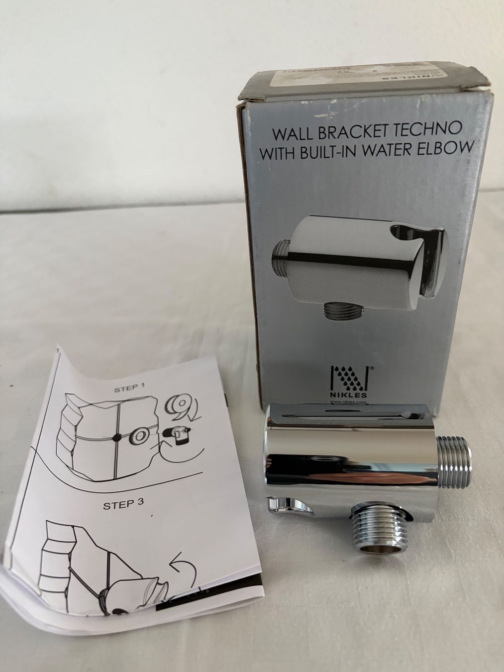 Supporti a parete: Neuer Nikles Wandhalter Techno, intergr. Anschlussbogen 1/2" – Nuovo e nell'imballaggio originale da Winterthur venduto da efant12