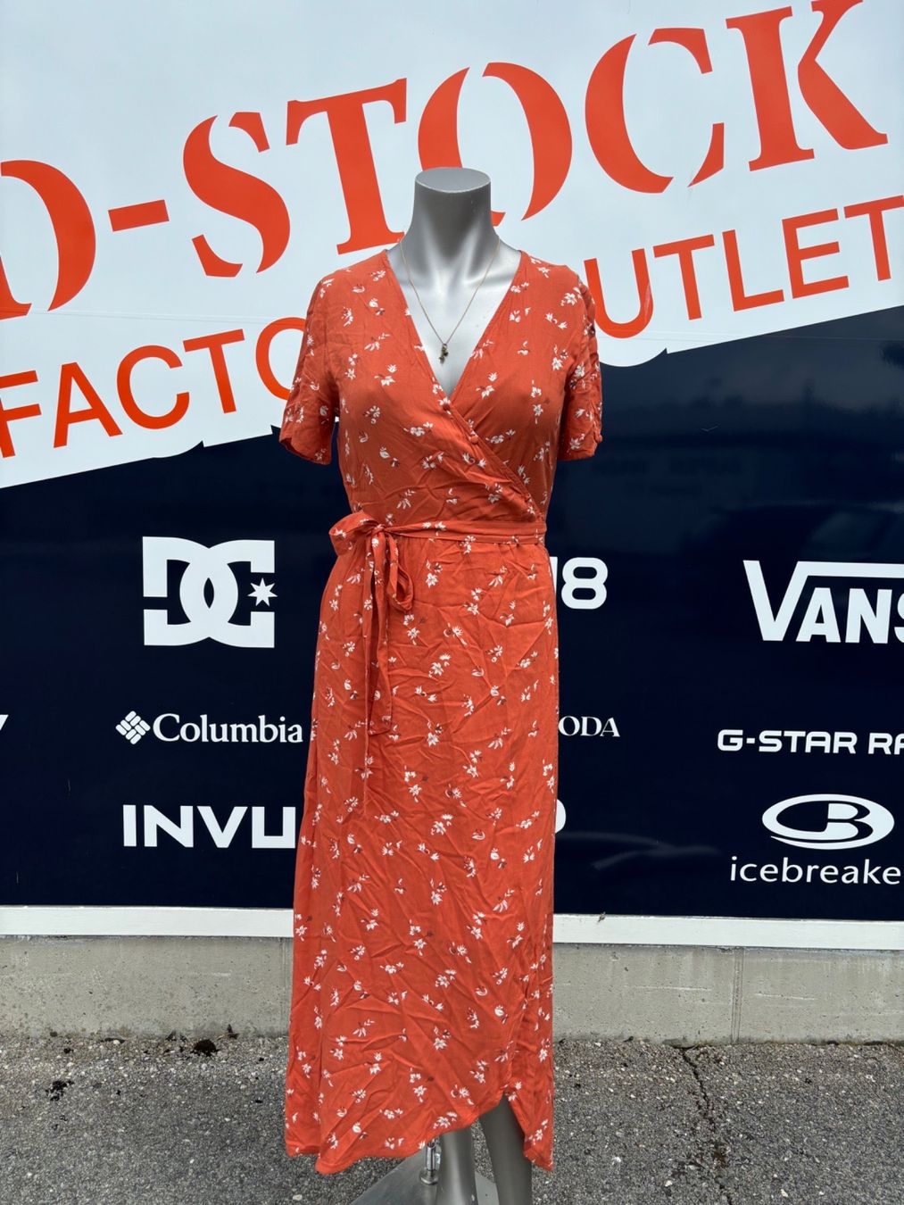 Vestiti: Robe Sunvalley Femmes Taille S – Nuovo e nell'imballaggio originale da Orbe venduto da D-stockFactory-Orbe