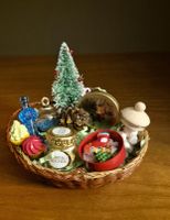 Weihnachtsgeschenkkorb fürs Puppenhaus/Puppenstube 