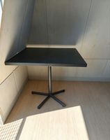 Schwarzer quadratischer Tisch aus Metall