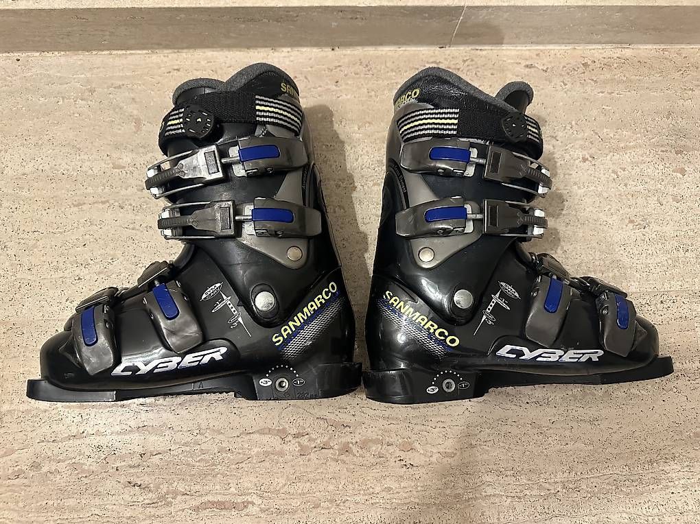 Chaussures hommes: Skischuhe 240-245mm. – D'occasion à Küssnacht am Rigi par mis_skz5