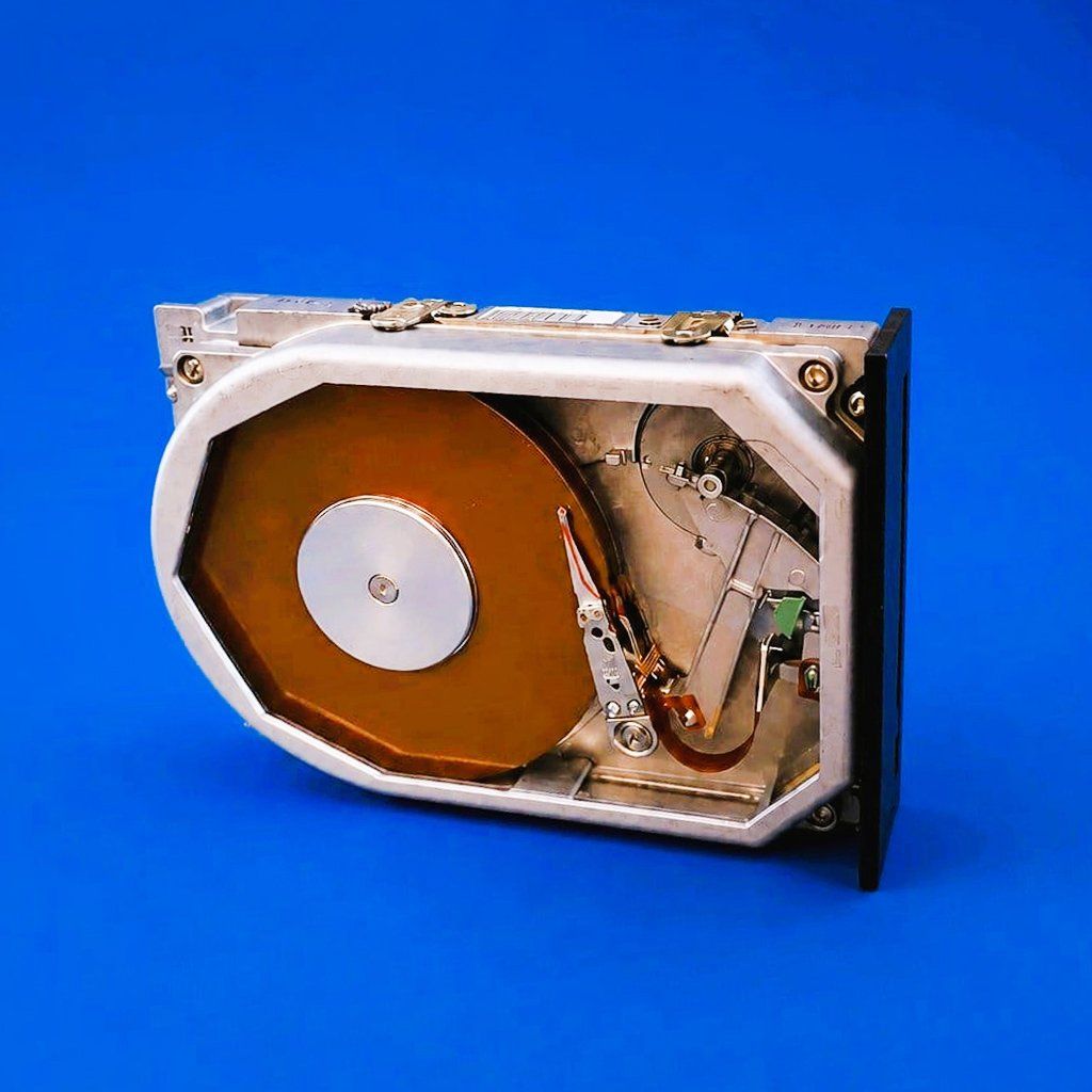 Disques durs: Festplatte 5.25 Zoll, 20MB – D'occasion à Samstagern par gilido01