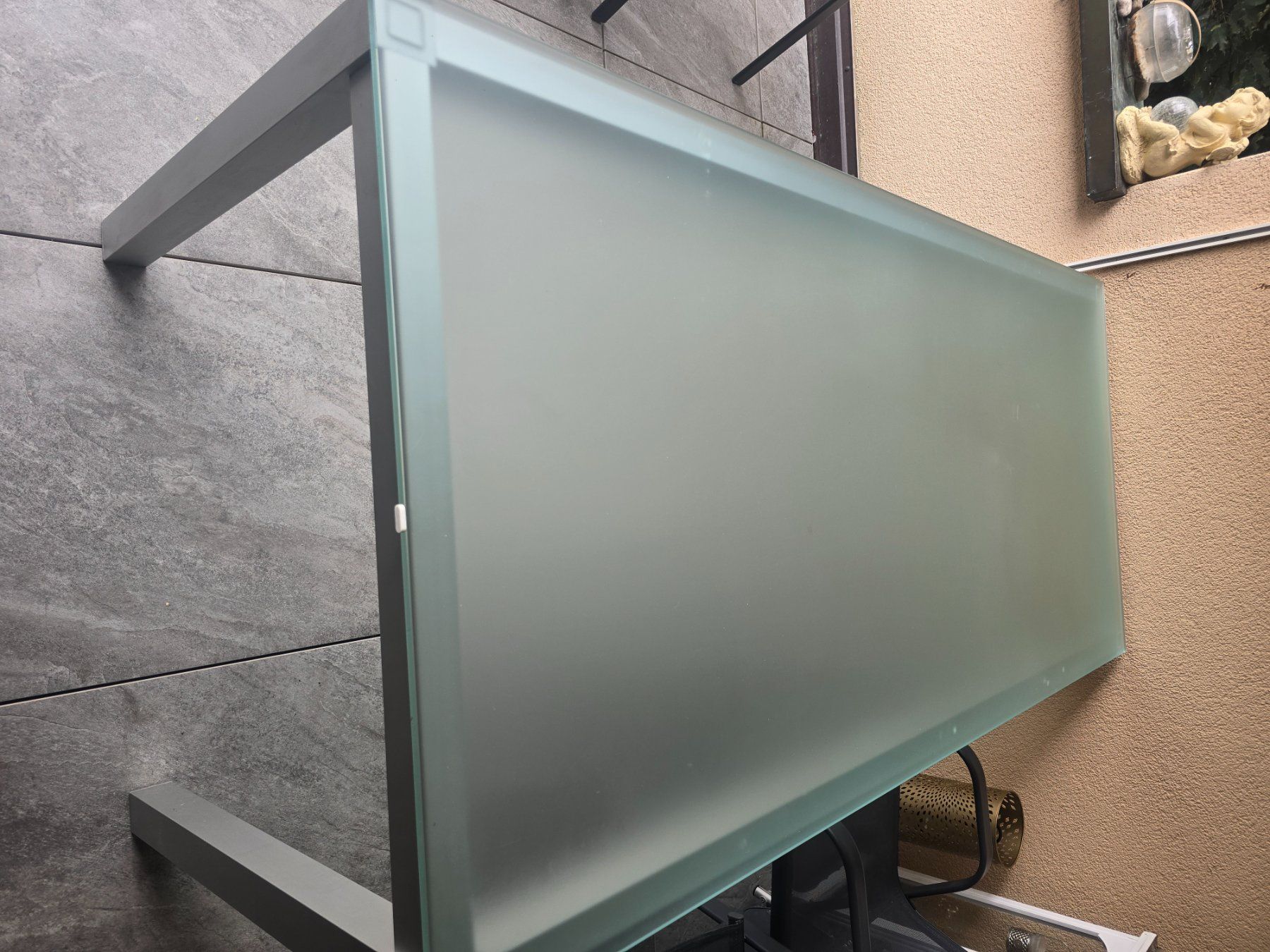 Tavoli: 2 Esstische und 1 Sofa – Usato da Aesch BL venduto da Puga 1
