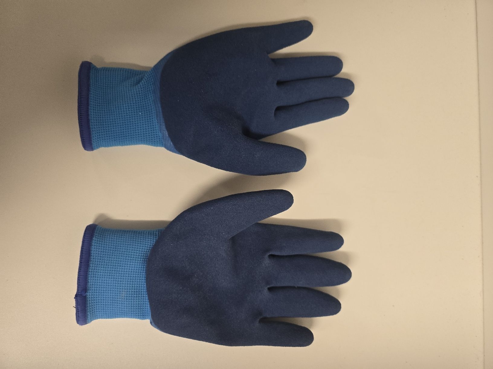 Guanti & manicotti: Winter Arbeits Handschuhe, wasserdicht neu Gröss M – Nuovo e nell'imballaggio originale da Tuggen venduto da Zweitechanceboutique 1