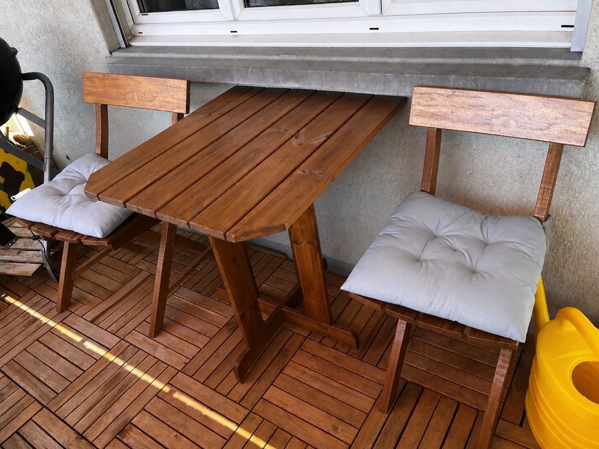 Set di tavolo e panche: Balkonset Holz Tisch mit 2 Stühlen – Usato da Wila venduto da dom_8wcr
