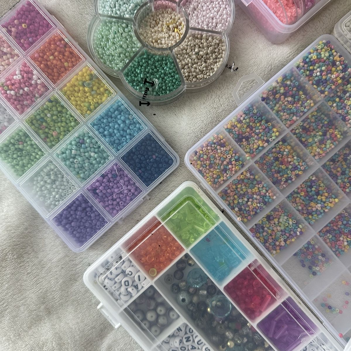 Rayher Kit bricolage: Grand lot de perles pour bijoux – Usato da Givisiez venduto da dor_xb9k 4