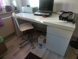 Ikea Schreibtisch, rechts Möbel