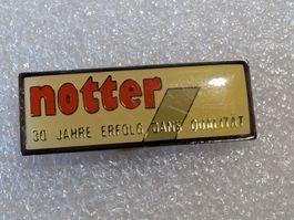 Ansteckpin 259: Notter