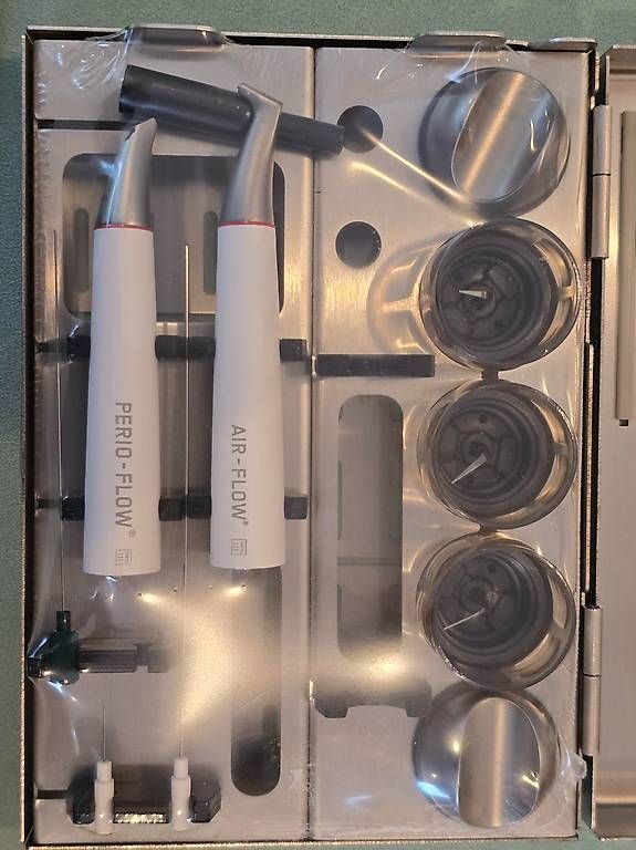Attrezzature mediche: EMS Starterkit mit Airflow- und Periohandstück, 3 Spitzen – Usato da Pfeffingen venduto da rov_9frp 1