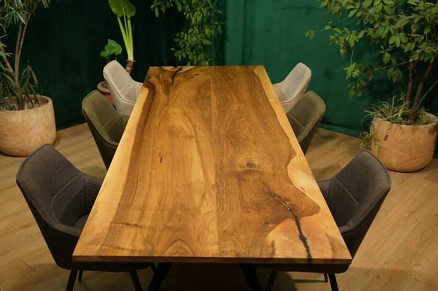 Tavoli: Schweizer Nussbaumtisch - mit Schweizer Kante – Usato da Walchwil venduto da Swissdesign_Haag 3