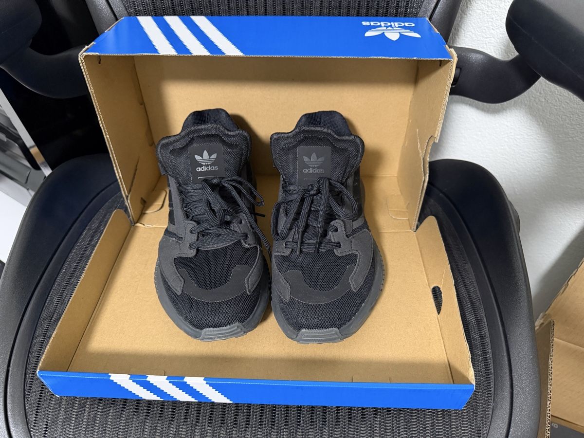 Scarpe da uomo: Adidas Grösse 37 1/3 Schwarz – Usato da Thun venduto da cmfr84