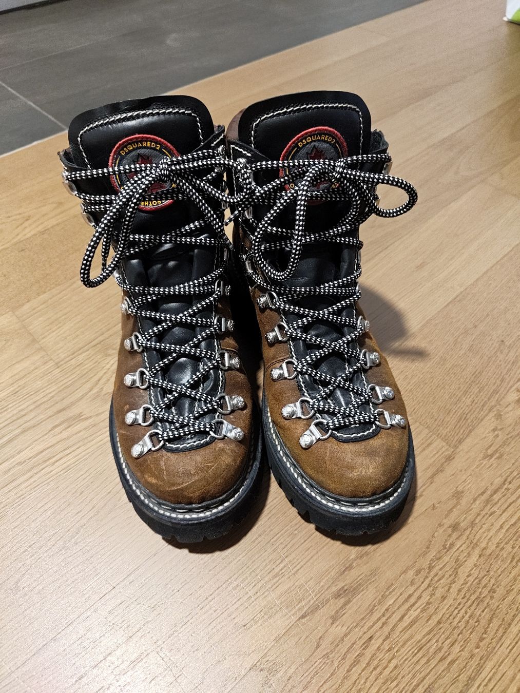 Dsquared2 Scarpe da uomo: Dsquared2 Leder  Stiefeletten braun Groesse 42 – Usato da Seon venduto da chf_g29b 1