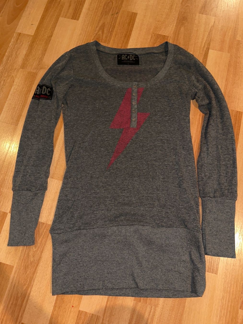 Pulls & Sweat-shirts: AC/DC Pullover Gr. L 2013 – D'occasion à St. Gallen par mai_zpt7