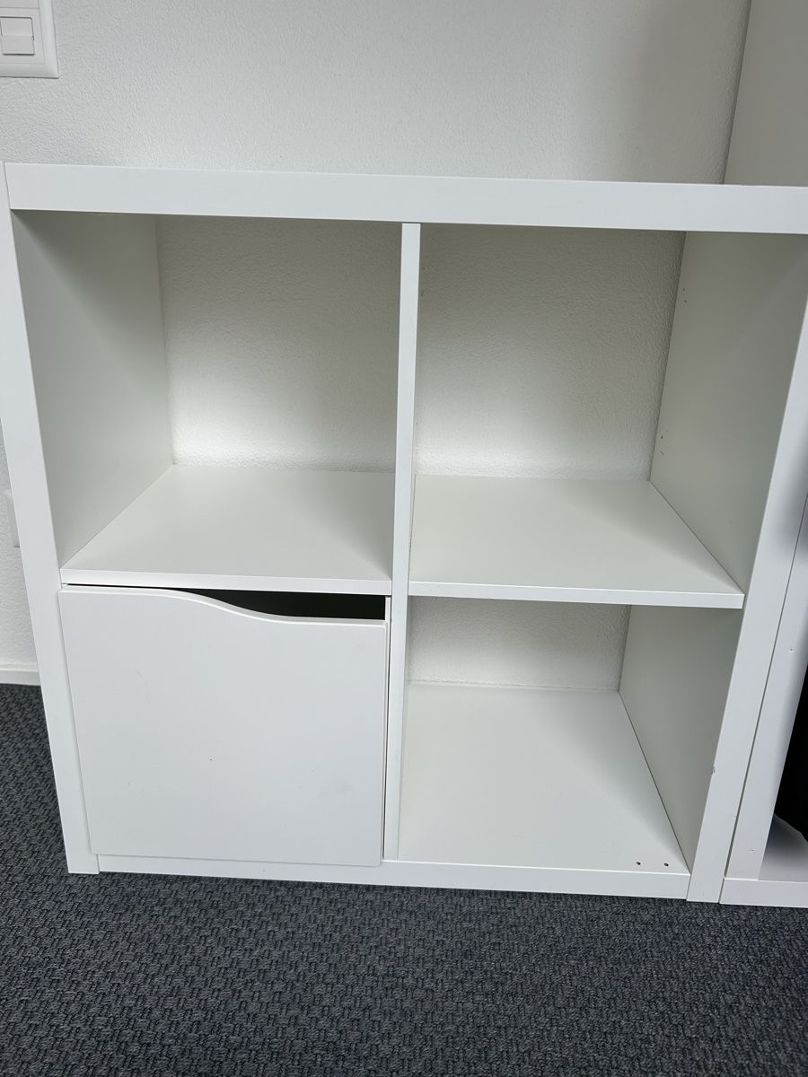 Scaffali: White Kallax shelf with a door insert Good Condition – Usato da Zürich venduto da mar_d7zz