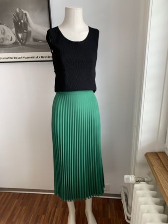 MaxMara: Plissee-Rock in herrlichem Smaragdgrün, 38