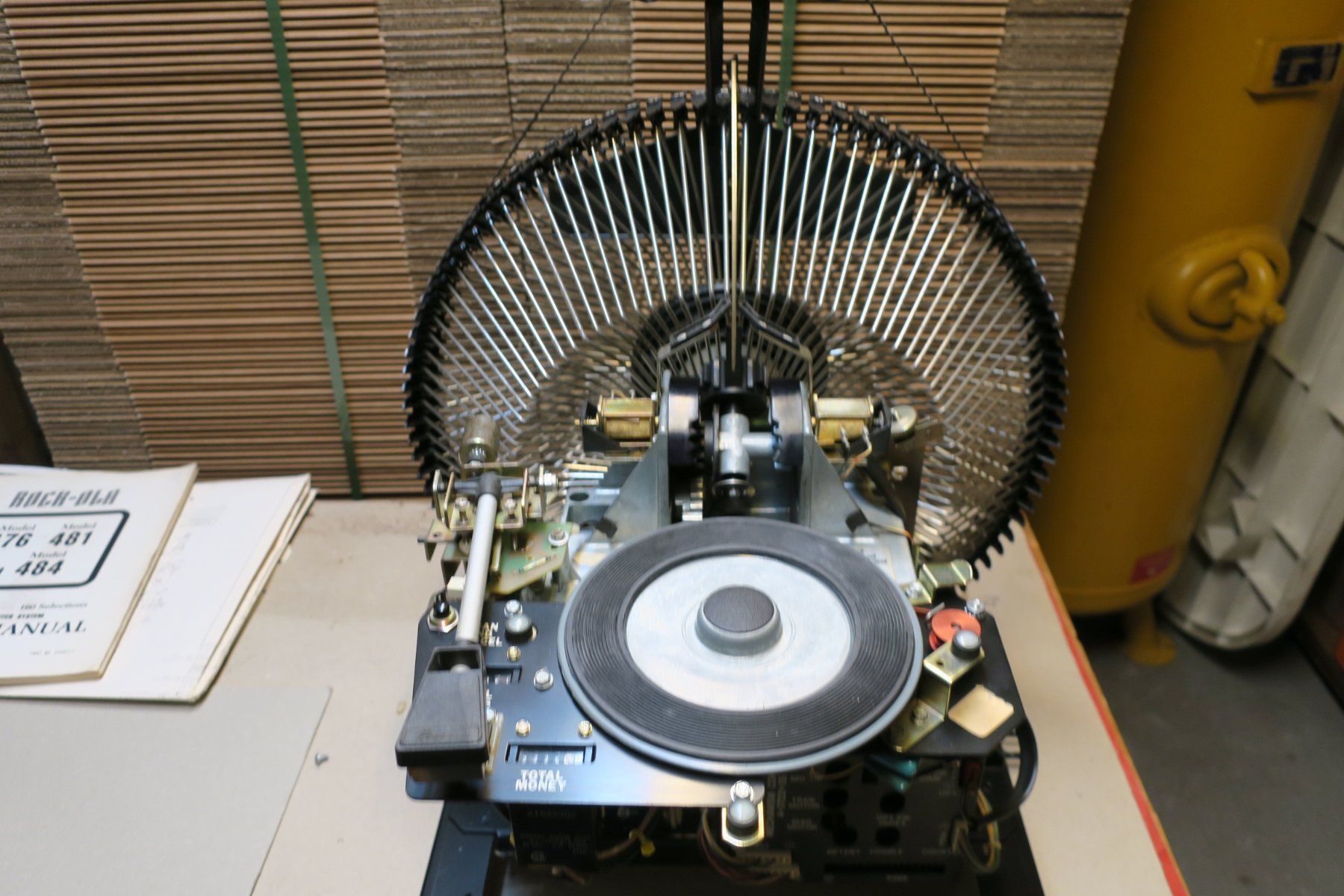 Jukebox: Jukebox AMI Vinyl 45er7" 100 Platten Gestell – Usato da Oberdorf NW venduto da hewi52