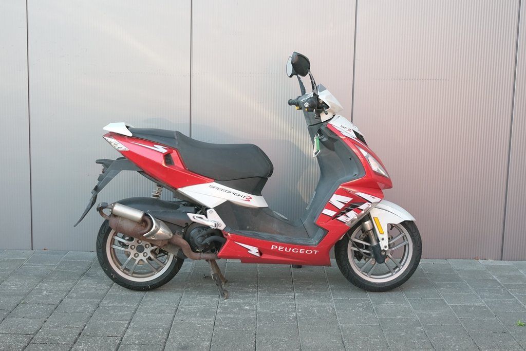 Peugeot Scooter: Peugeot 50 75kmh – Usato da Sargans venduto da pirelli146 3