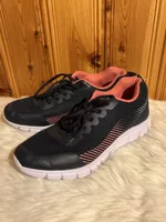 Baskets de sport noir et rose, bon état , taille 40