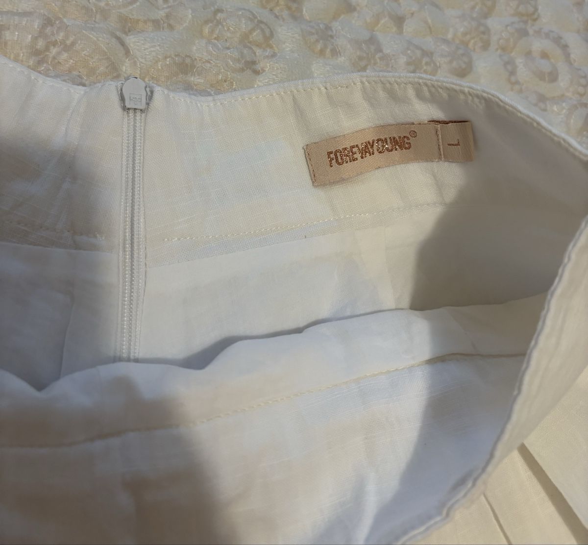 Pantaloni: Weisse Sommer Shorts, Grösse M/L, – Usato da Arbon venduto da Viktoriaa 2