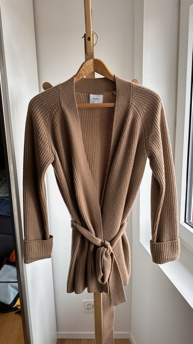 Globus Maglioni & Felpe: Globus Essentials Kaschmir Strickjacke beige Grösse S – Nuovo (secondo la descrizione) da Bern venduto da WiederWert