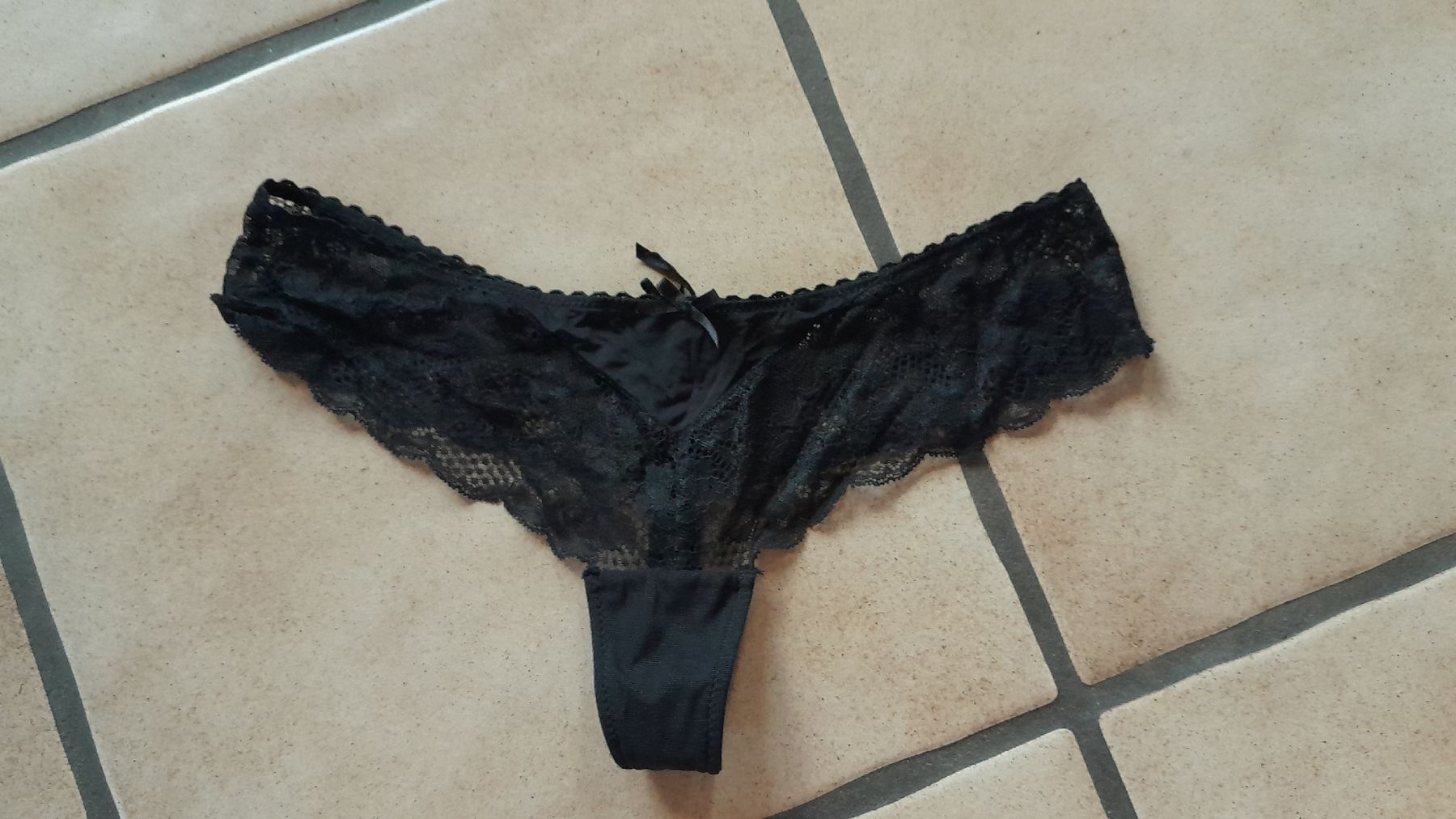 Sonstige Unterwäsche: Tanga aus Spitze  – Gebraucht aus Innerthal von System_of_a_down