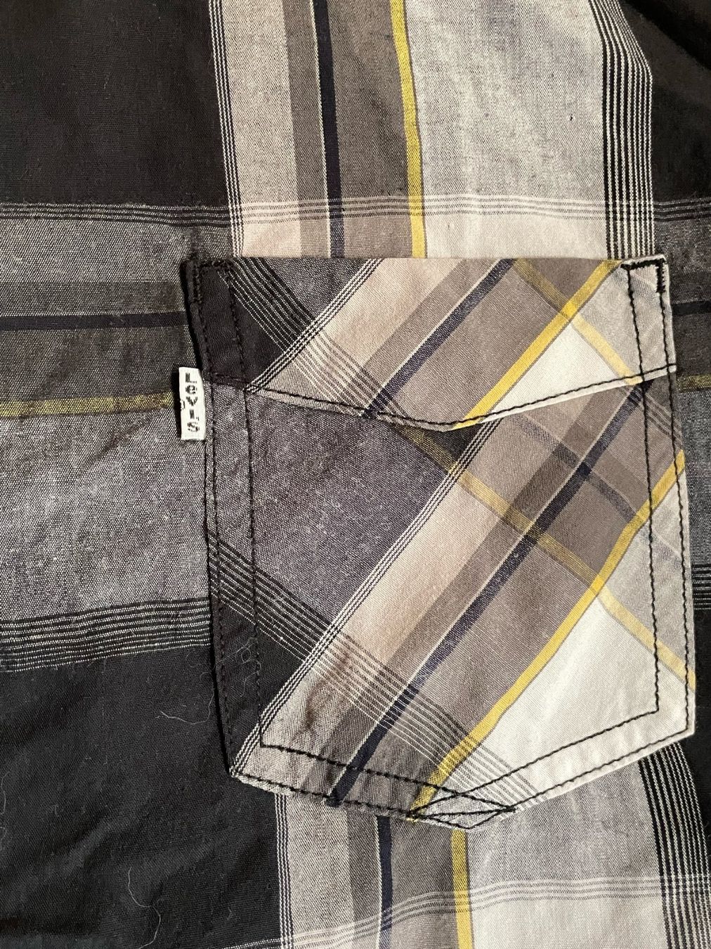 Levi's Hemden: LEVI'S CHECKED SHORT SLEEVES SHIRT SZ: M – Gebraucht aus Cortaillod von Stay_Alive_vintage 3