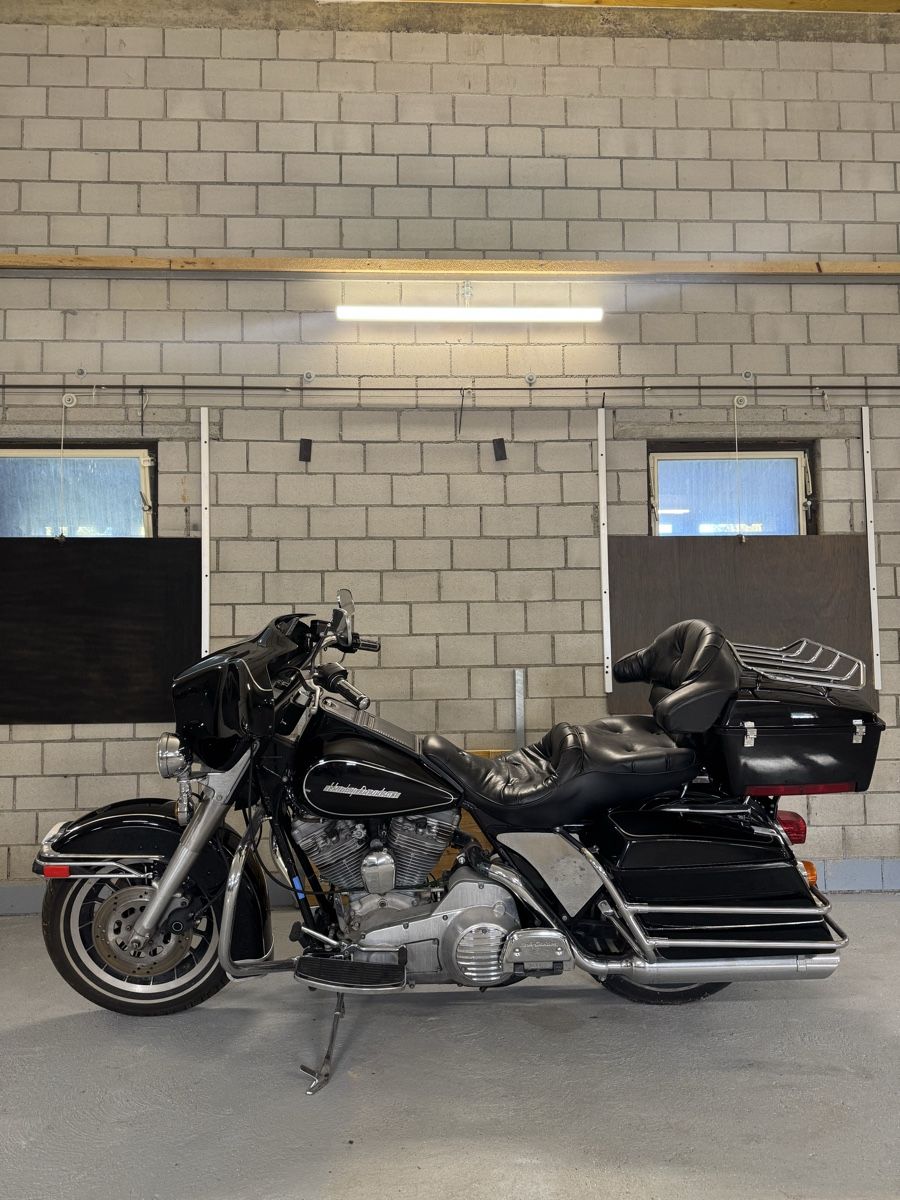 Harley-Davidson Touring: Harley Davidson – Défectueux à Martigny par Shaqiri.artan 2