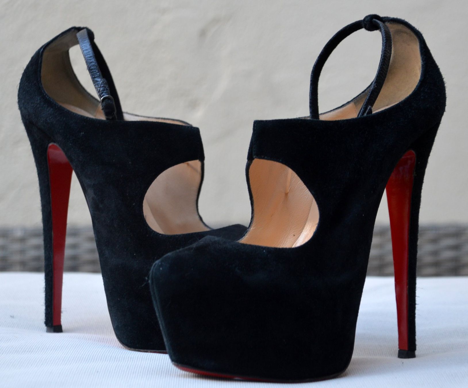 Christian Louboutin Damenschuhe: Christian Louboutin Pumps .37 – Gebraucht aus Collonges von arashee 2
