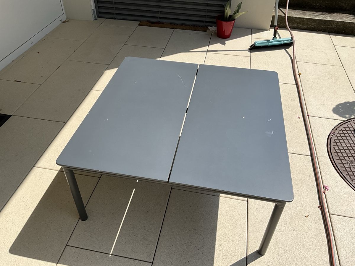 Pfister Tables: Pfister Gartentisch – D'occasion à Pfeffingen par Gwendolf