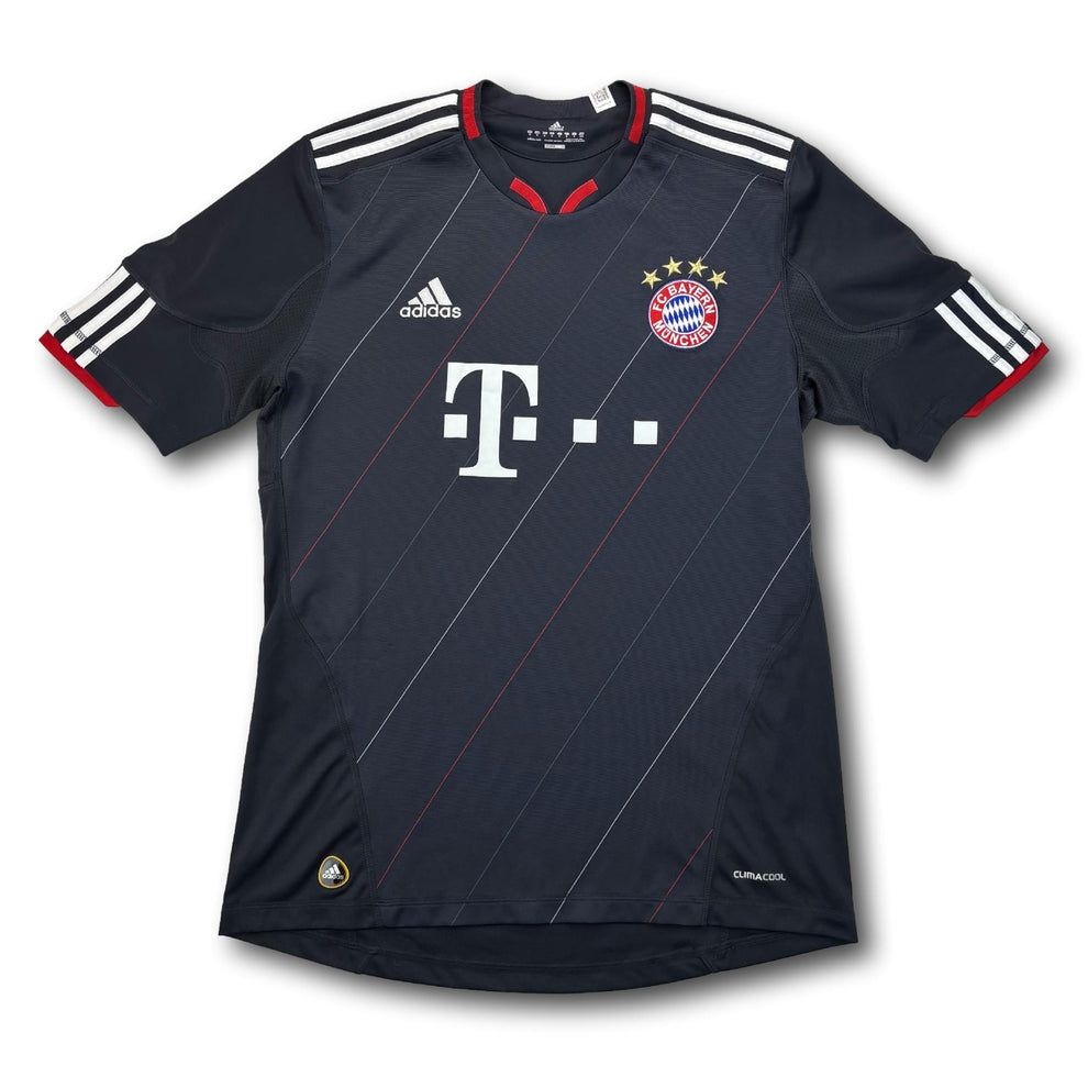 Leibchen & Hosen: FC Bayern München - 2010-11 - Drittes - M – Gebraucht aus Bolligen von ToTheJerseyEquipment