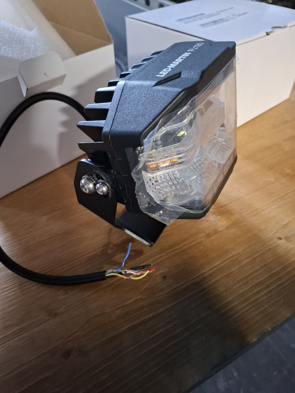 Scheinwerfer: LED Scheinwerfer – Neu und originalverpackt aus Balzers von Vmarte 1