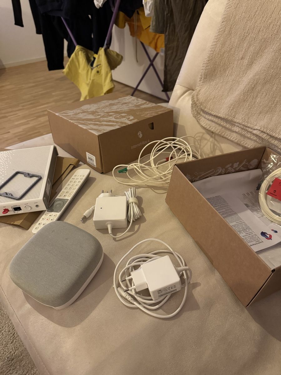 Swisscom Modem & Router: Swisscom Internet Box 4 + TV Box 21 Bundle – Usato da Baar venduto da Tailanjet