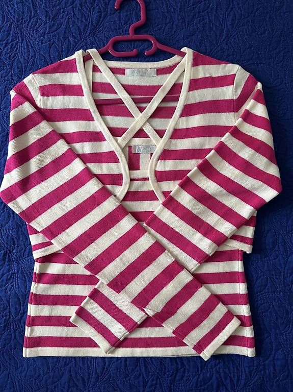 Pulls & Sweat-shirts: Komplettes Achselzucken, Pullover Neu  – D'occasion à St. Gallen par EllyM. 1