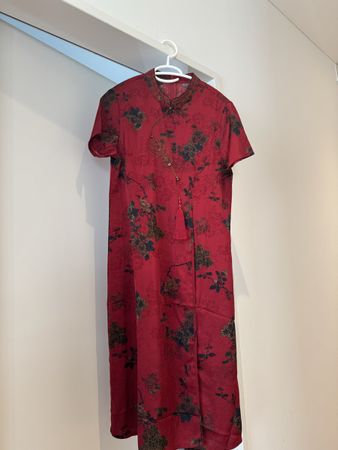 Qipao Kleid rot mit Blumenmuster kurzarm guter Zustand