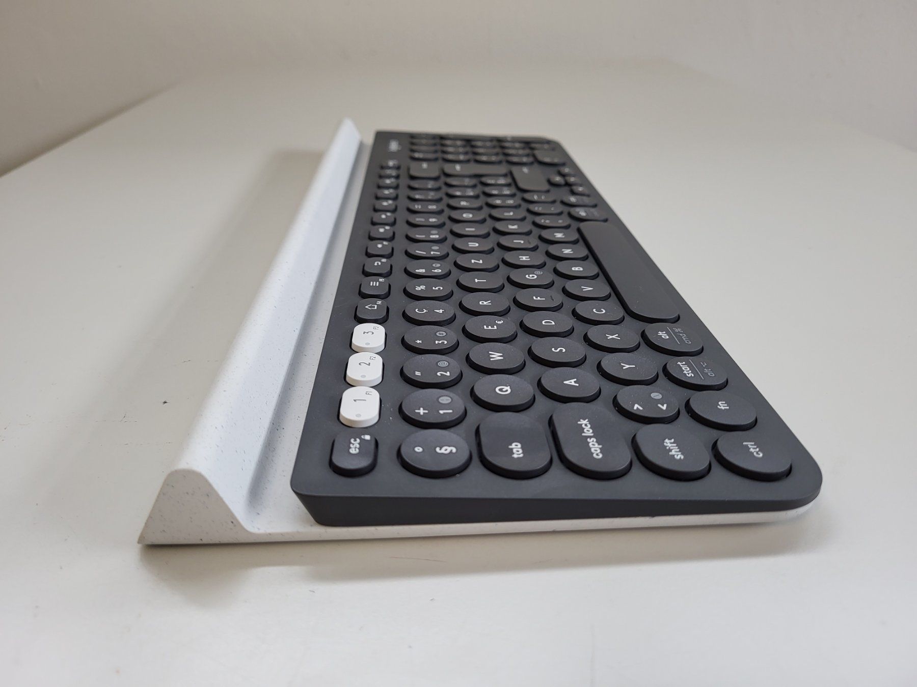 Logitech Claviers: Logitech K780 Multi-Device Tastatur – D'occasion à Brügg BE par POU-BELLE 3