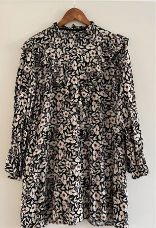 Zara Kleid mit Blumenmuster