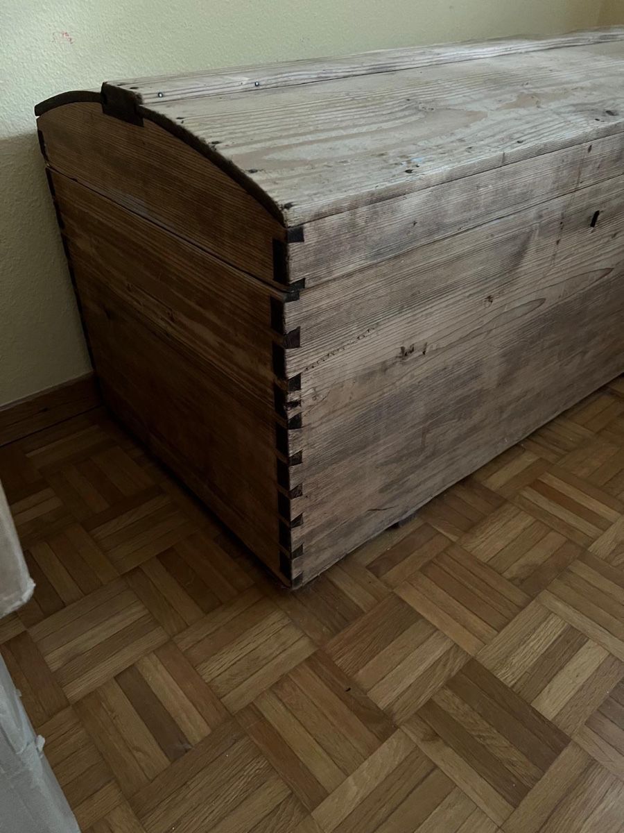 Cassapanche: Gratis: Truhe Holz antik rustikal Gebraucht – Usato da Schwerzenbach venduto da Beni. 1