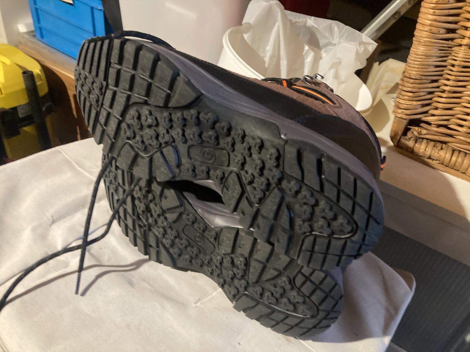 Herrenschuhe: Wanderschuhe Grösse 42 – Neu (gemäss Beschreibung) aus Marbach LU von Hoheduene 4